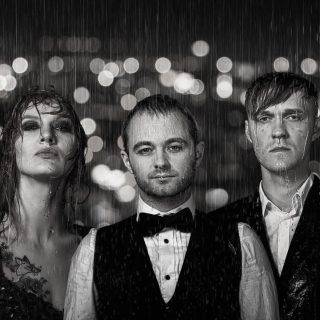Po aštuonerių metų bendro muzikinio poilsio Liūdni Slibinai vėl susitinka su tais, kurie jų nepamiršo. Ir panašu, kad nepamiršusių – pilna salė, nes bilietų į du koncertus - neliko akimirksniu! 🥹 Laukia vakaras su seniai girdėtomis dainomis, pažįstamu liūdesiu, nemaža doze humoro ir tuo ypatingu jausmu, kai po ilgo laiko susitinki su tais, kurių tikrai buvai pasiilgęs.
Liūdni Slibinai 'Dar kartą' Tamstoje spalio 2-3 dienomis 💛

Kaip gera, kad tas „dar kartą“ iš tikrųjų atėjo 🤗